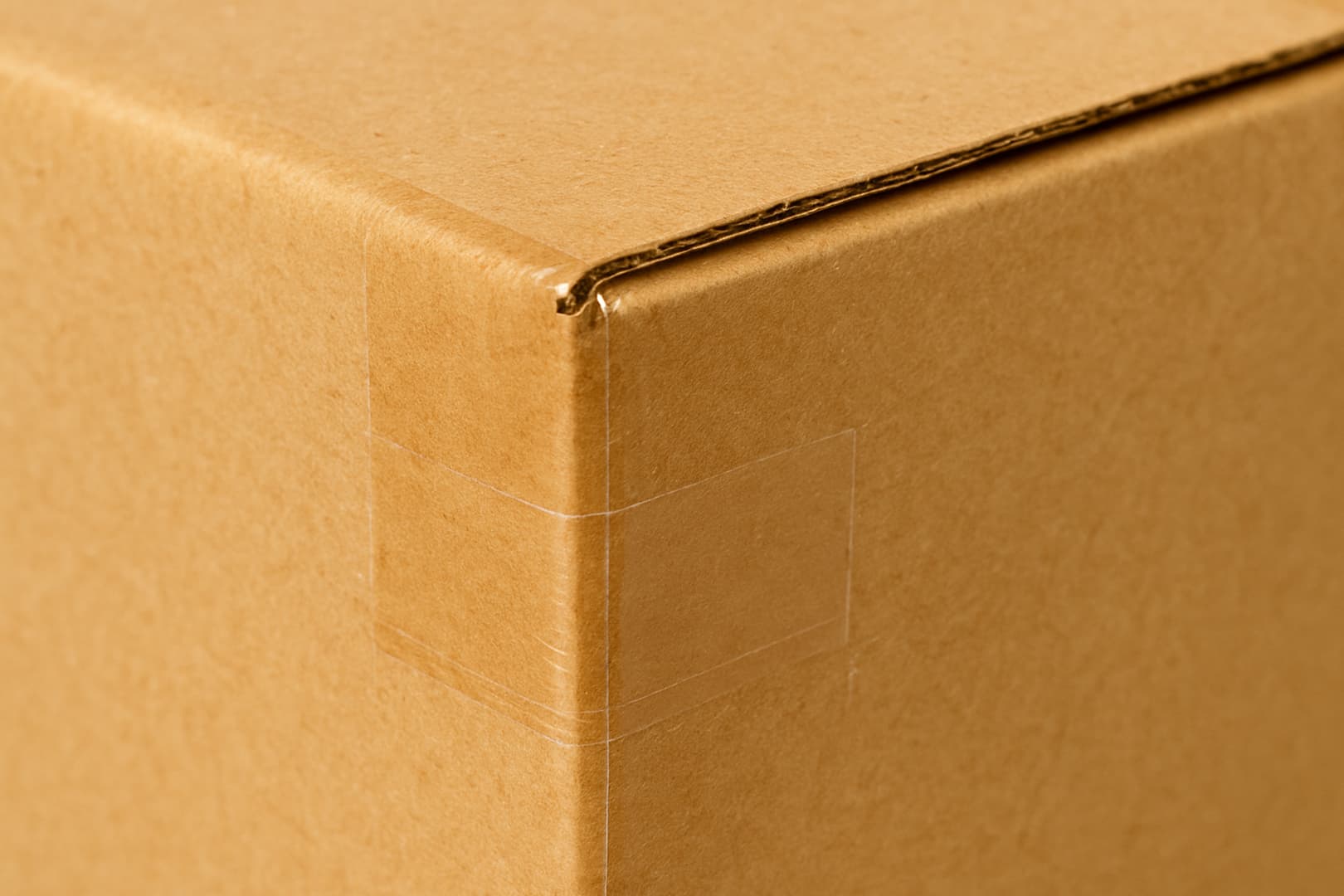 Ảnh: mép thùng carton dán keo không có khe hở